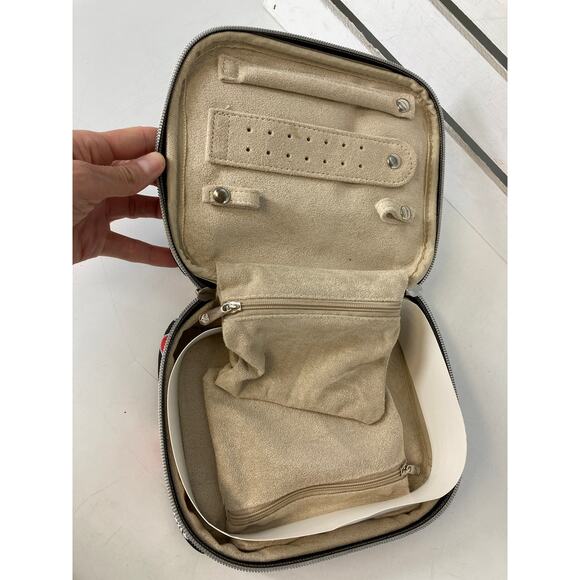 BRIGHTON NWT BLACK RED CANVAS HEART PRINT TRAVEL JEWLERY BOX - Picture 9 of 16